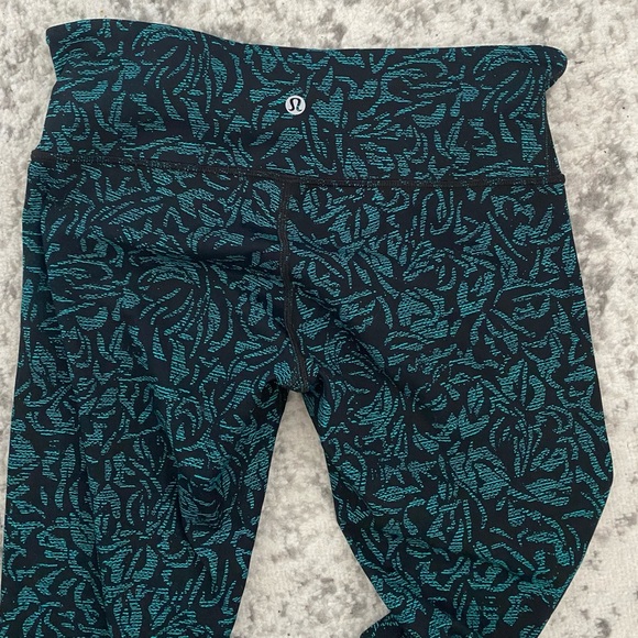 Lululemon Wunder Under 28” mid rise tight - Picture 5 of 6